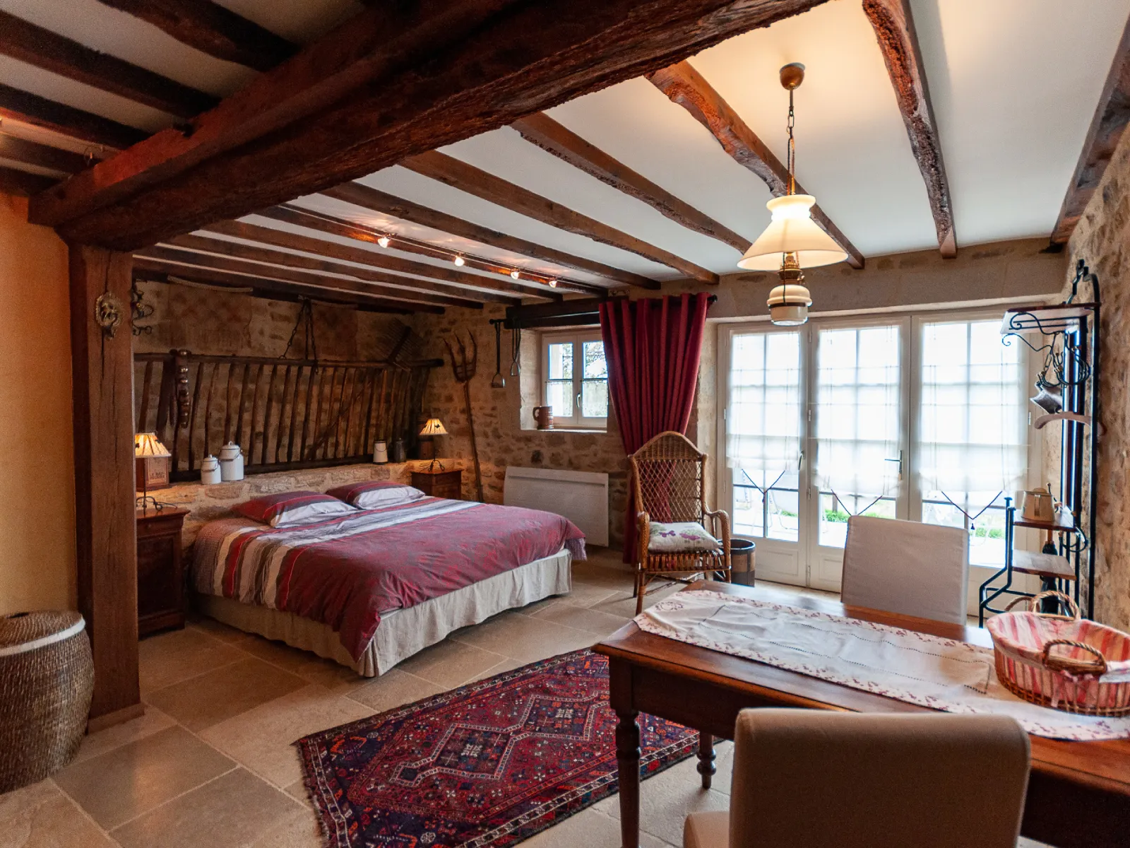 Vue de la chambre du gîte dans le Lot